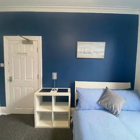 Sandy's Contractor Rooms, Harrison Street *